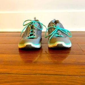 S sport mint green and grey comfortable sneakers